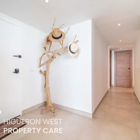 Casa Niza - 3-bedroom Beachfront Apartment, Carvajal Beach, Apartment